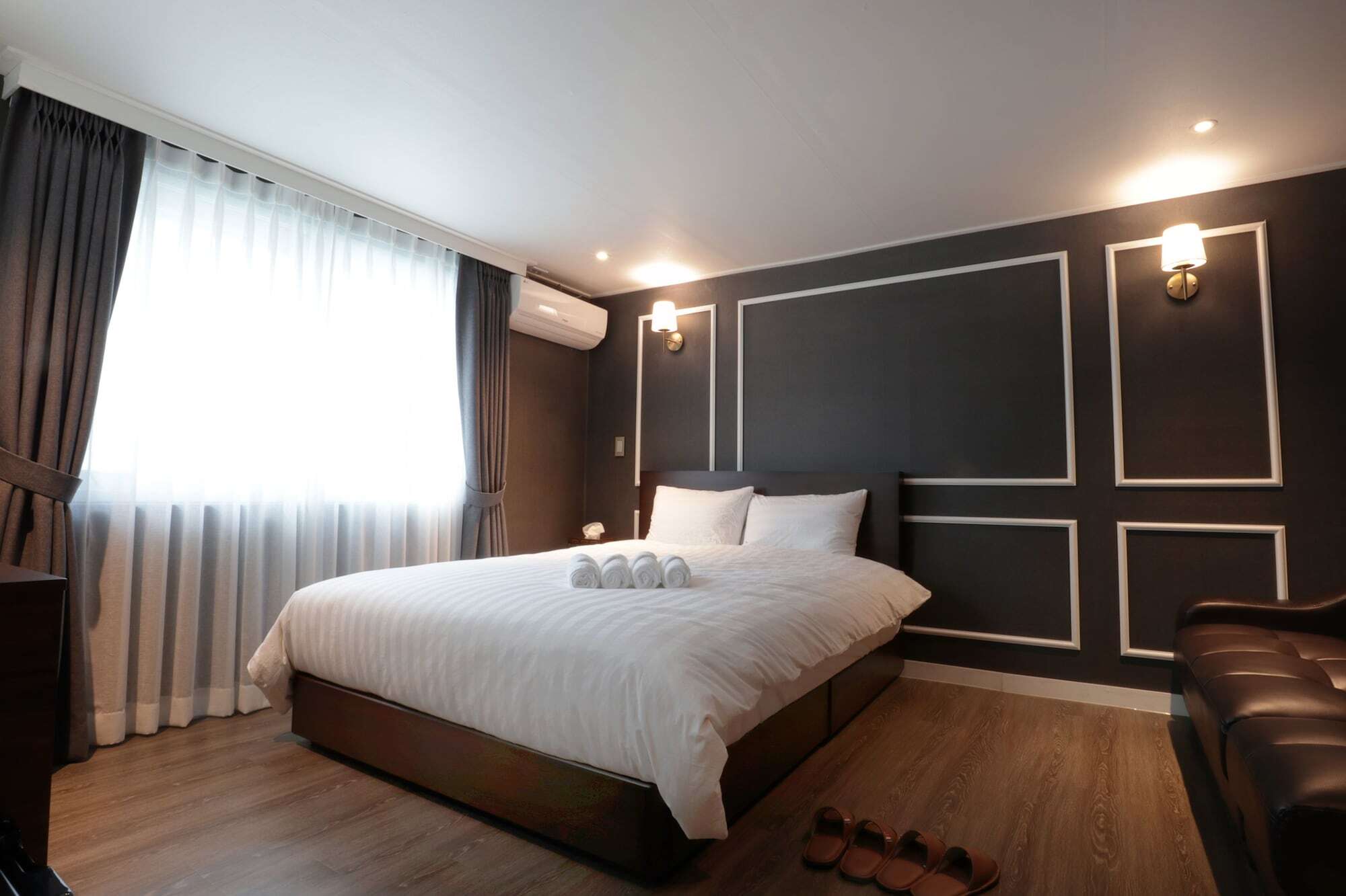 Butler: Lee - Caters To Women Hotel Seoul